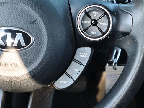 Used 2017 Kia Soul + FWD image 25