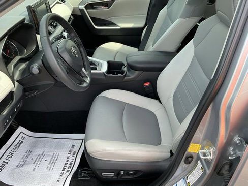 Used 2022 Toyota RAV4 XLE Premium AWD/4WD image 9