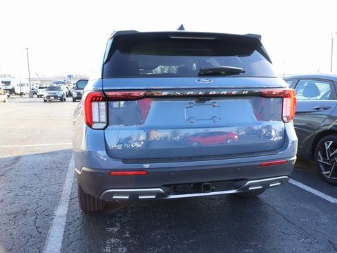 Used 2025 Ford Explorer Active w/ Active Comfort Package image 15