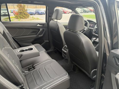 Used 2024 Volkswagen Tiguan SEL R-Line image 32