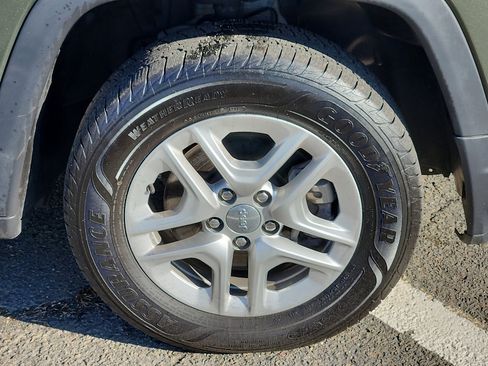 Used 2018 Jeep Compass Sport w/ Cold Weather Group image 8