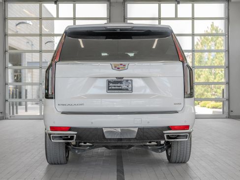 Used 2023 Cadillac Escalade Premium Luxury AWD/4WD image 14
