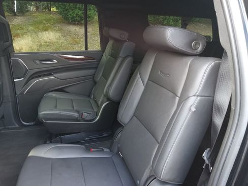 Used 2021 Cadillac Escalade ESV Luxury image 21