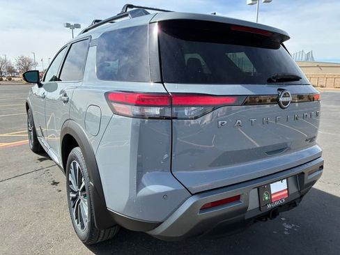 New 2026 Nissan Pathfinder Platinum image 4