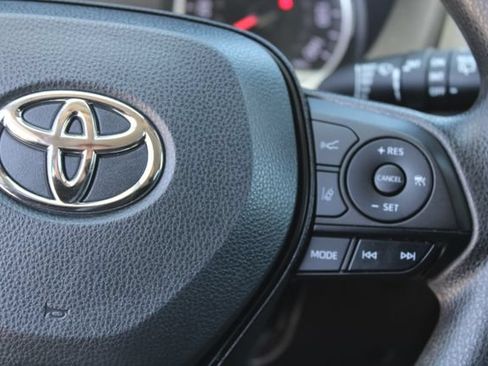 Used 2022 Toyota RAV4 XLE FWD image 21