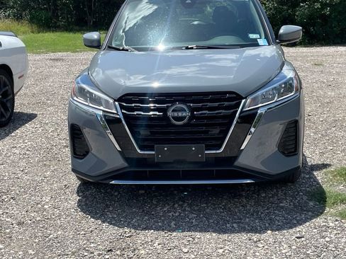 Used 2023 Nissan Kicks SV FWD image 2