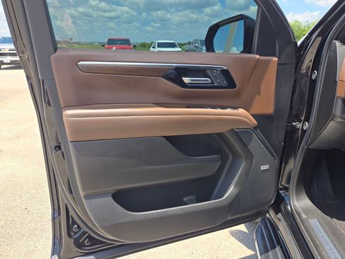 Certified 2025 Chevrolet Tahoe High Country AWD/4WD image 12