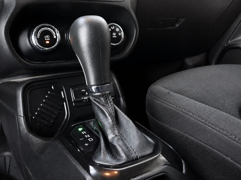 Used 2017 Jeep Renegade Altitude FWD image 35