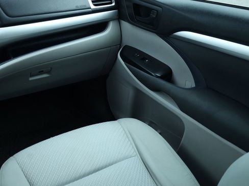 Used 2019 Toyota Highlander LE image 21