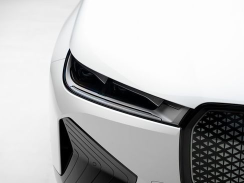 Used 2024 BMW iX xDrive50 w/ Premium Package image 12