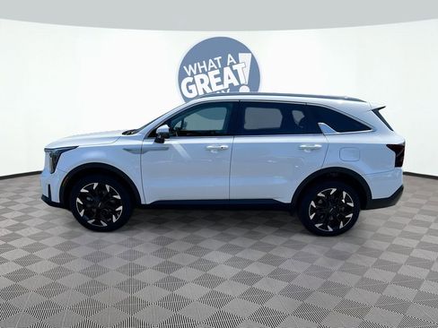 Certified 2025 Kia Sorento EX w/ Panoramic Sunroof Package AWD/4WD image 9
