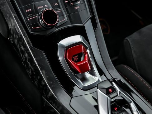 Used 2018 Lamborghini Huracan Performante AWD/4WD image 43