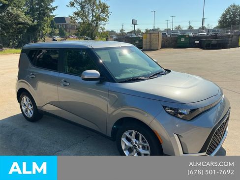 Used 2025 Kia Soul LX w/ LX Technology Package FWD image 8
