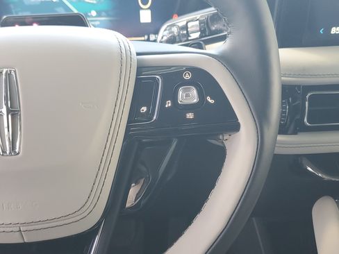 New 2026 Lincoln Aviator AWD image 16