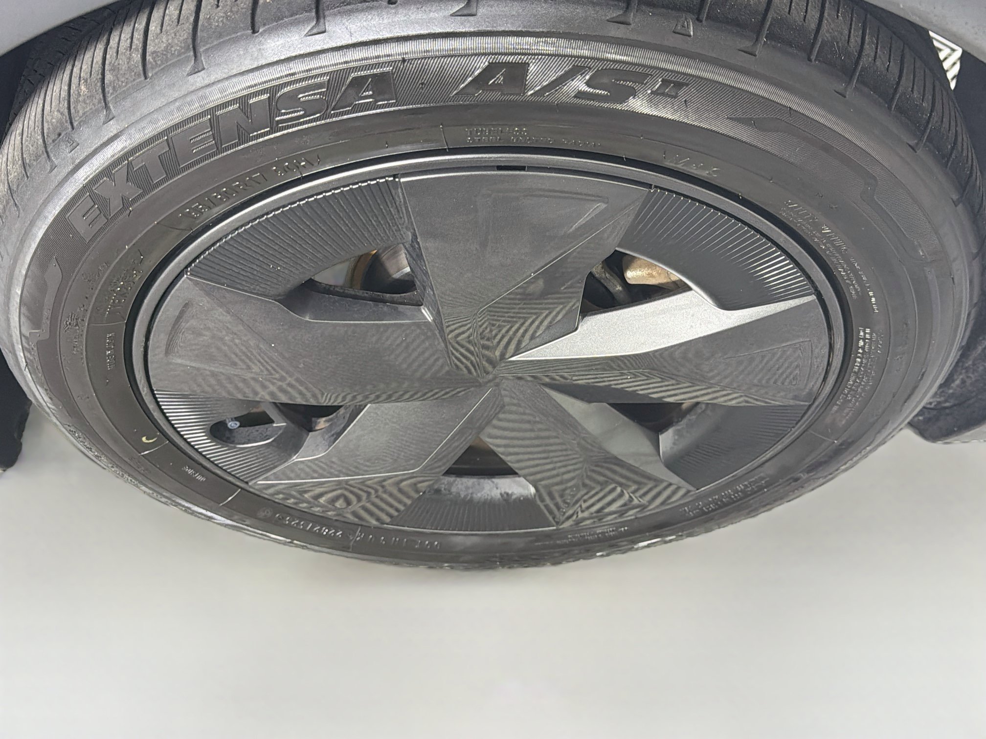 Used 2024 Toyota Prius LE FWD image 11