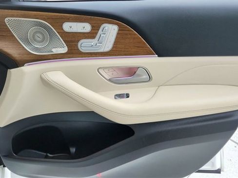 Used 2025 Mercedes-Benz GLE 350 4MATIC w/ AMG Line Exterior image 23