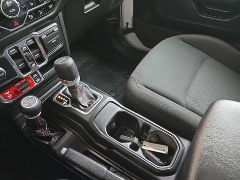Used 2021 Jeep Wrangler Unlimited Rubicon AWD/4WD image 29