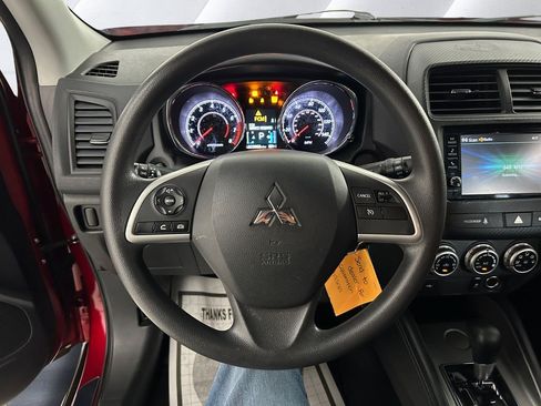 Used 2022 Mitsubishi Outlander Sport ES FWD image 9