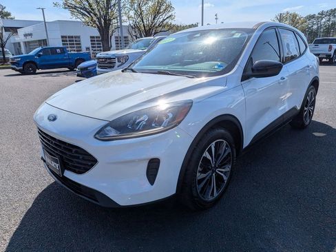 Used 2022 Ford Escape SE w/ SE Sport Appearance Package FWD image 4