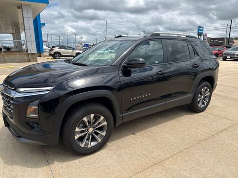 Used 2025 Chevrolet Equinox LT w/ Convenience Package II FWD image 26