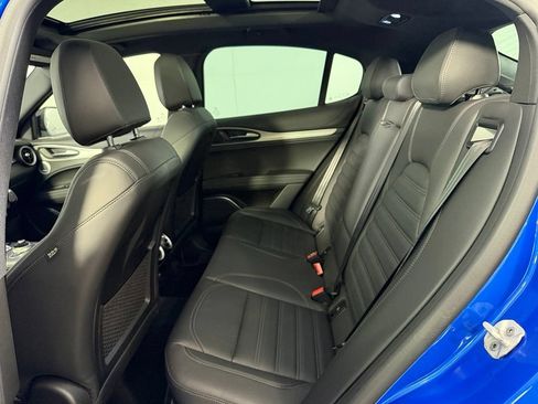 Used 2023 Alfa Romeo Stelvio Veloce AWD/4WD image 18