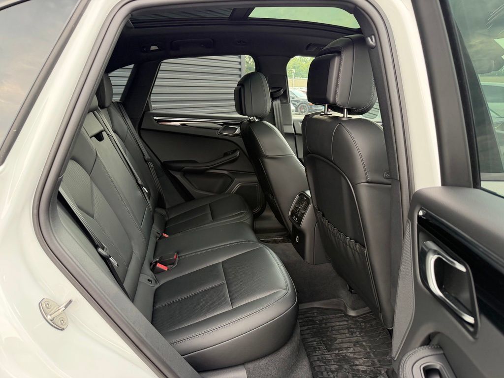 Used 2026 Porsche Macan AWD/4WD image 11
