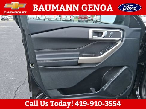 Used 2023 Ford Explorer XLT AWD/4WD image 11