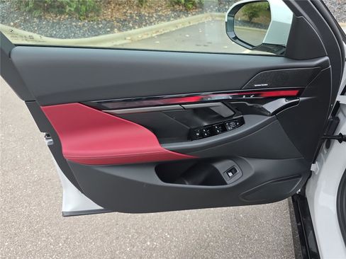 New 2026 BMW 550e xDrive AWD/4WD image 20