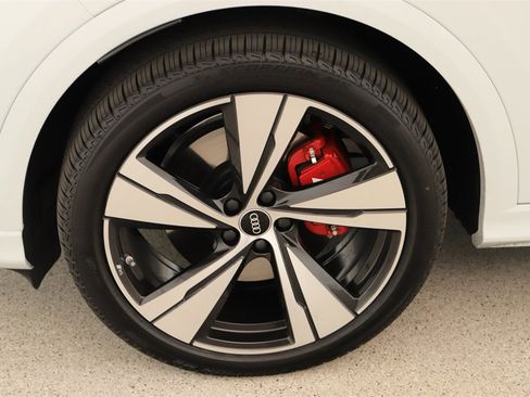 Certified 2025 Audi SQ5 Prestige image 33