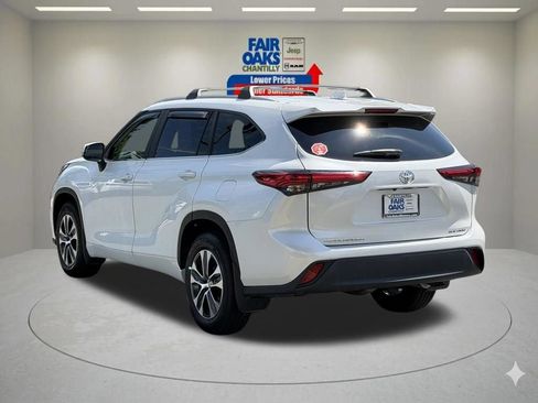 Used 2023 Toyota Highlander XLE AWD/4WD image 10