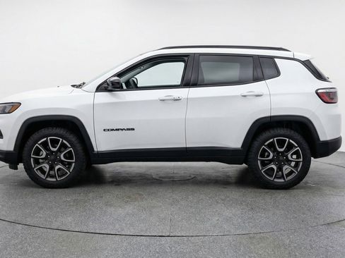 Used 2025 Jeep Compass Trailhawk AWD/4WD image 4