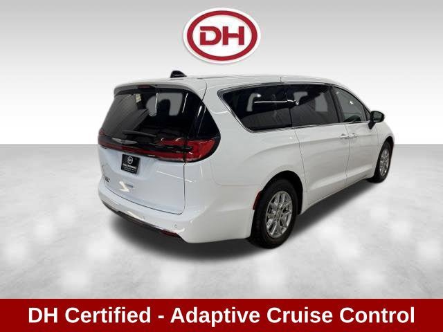 Used 2023 Chrysler Pacifica Touring-L FWD image 10