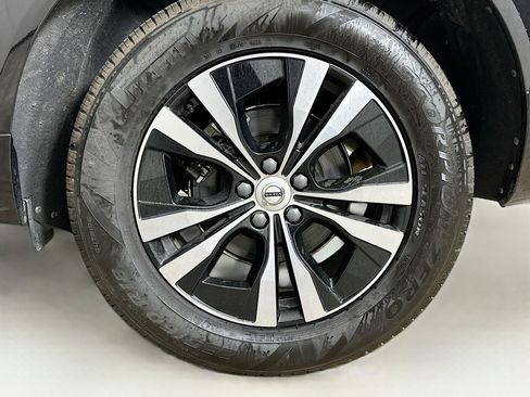 Used 2024 Volvo XC60 B5 Core image 11