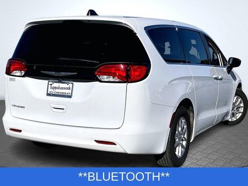 Used 2024 Chrysler Voyager LX image 7