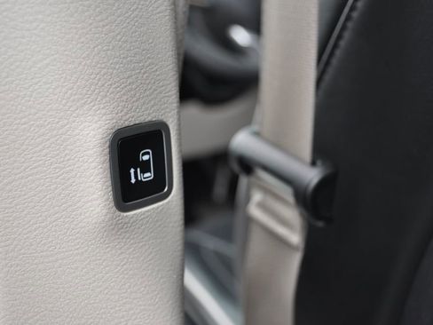 Used 2022 Chrysler Pacifica Limited image 23