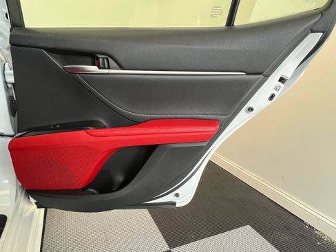 Used 2018 Toyota Camry XSE FWD image 13