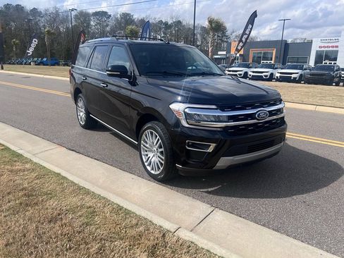 Used 2024 Ford Expedition Limited image 2