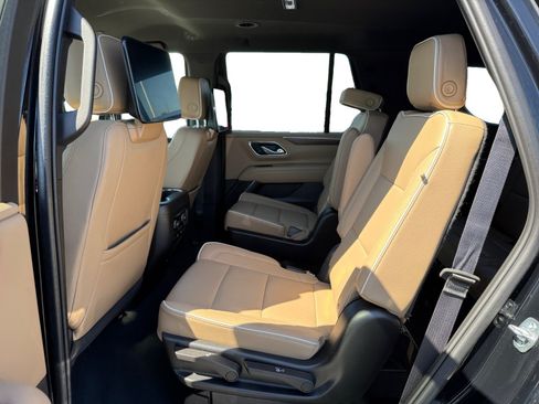 Used 2023 Chevrolet Tahoe Premier AWD/4WD image 16