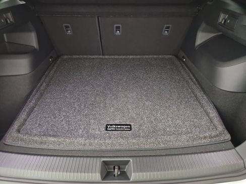 New 2026 Volkswagen Tiguan SEL R-Line AWD/4WD image 35