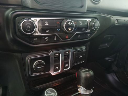 Used 2021 Jeep Wrangler Freedom Edition image 22