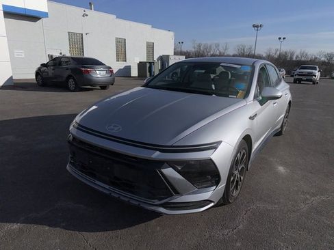 Used 2025 Hyundai Sonata SEL image 2