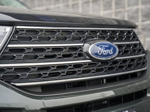 Used 2024 Ford Explorer XLT w/ Equipment Group 202A image 12