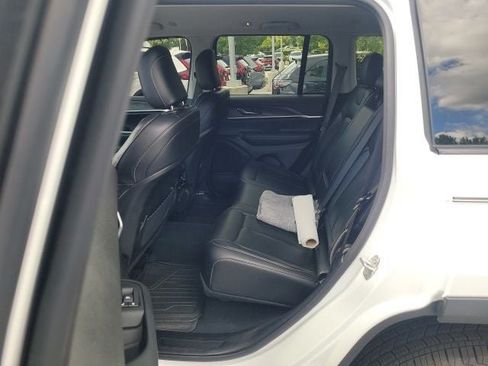 Used 2023 Jeep Grand Cherokee Limited RWD image 10