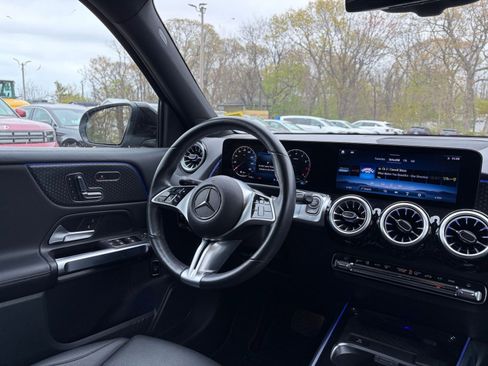 Used 2025 Mercedes-Benz GLB 250 image 36