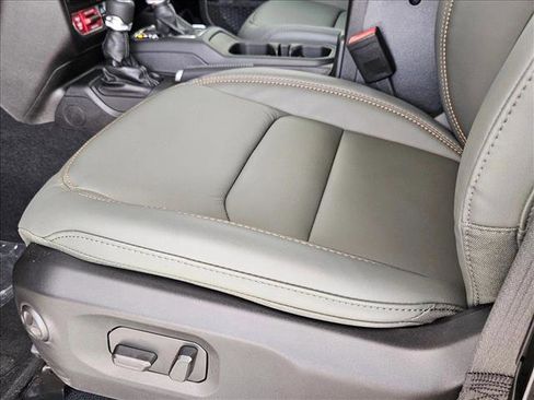 New 2025 Jeep Gladiator Mojave w/ Convenience Group image 4