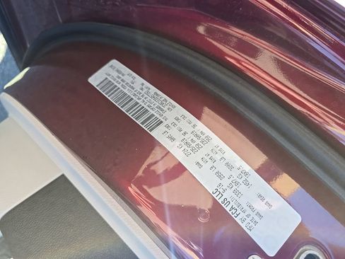 Used 2017 Chrysler Pacifica Touring-L Plus w/ Tire & Wheel Group FWD image 16