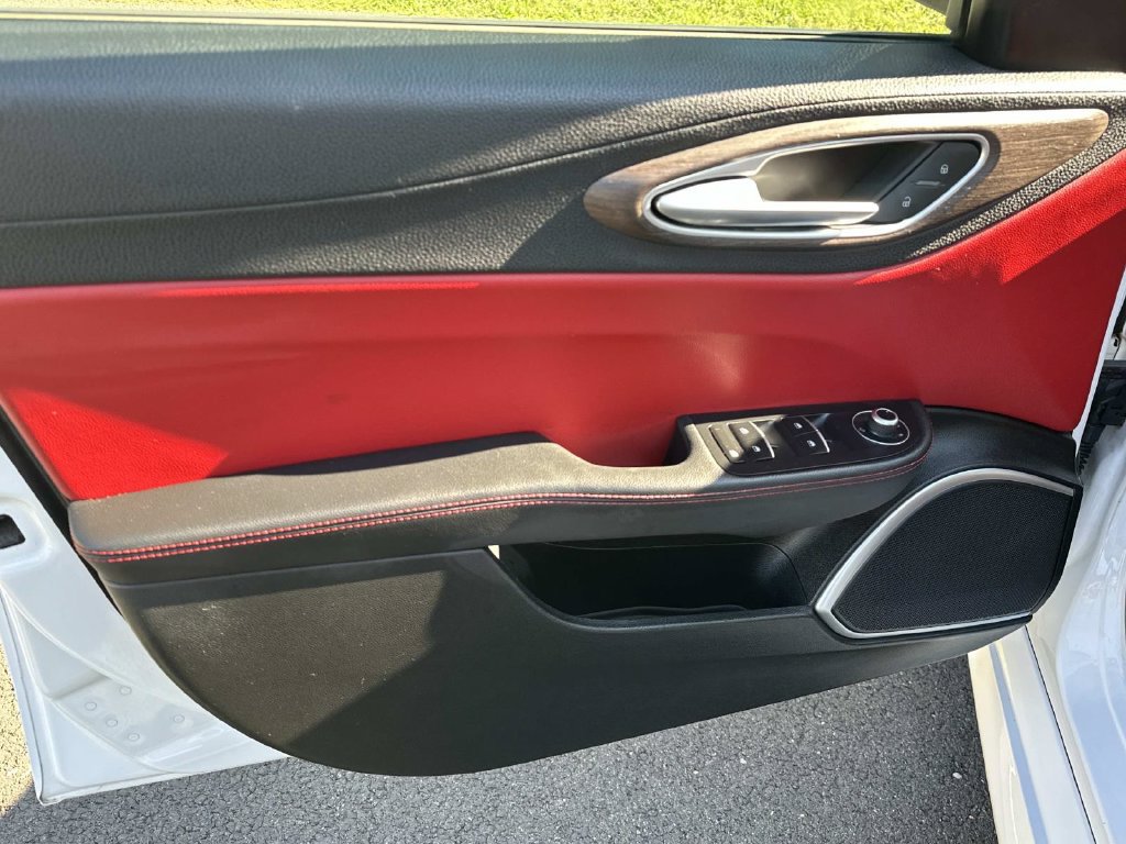 Used 2018 Alfa Romeo Giulia Ti AWD/4WD image 19