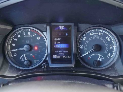 Used 2022 Toyota Tacoma TRD Sport image 23