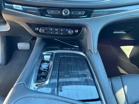 Used 2022 Buick Enclave Essence image 19