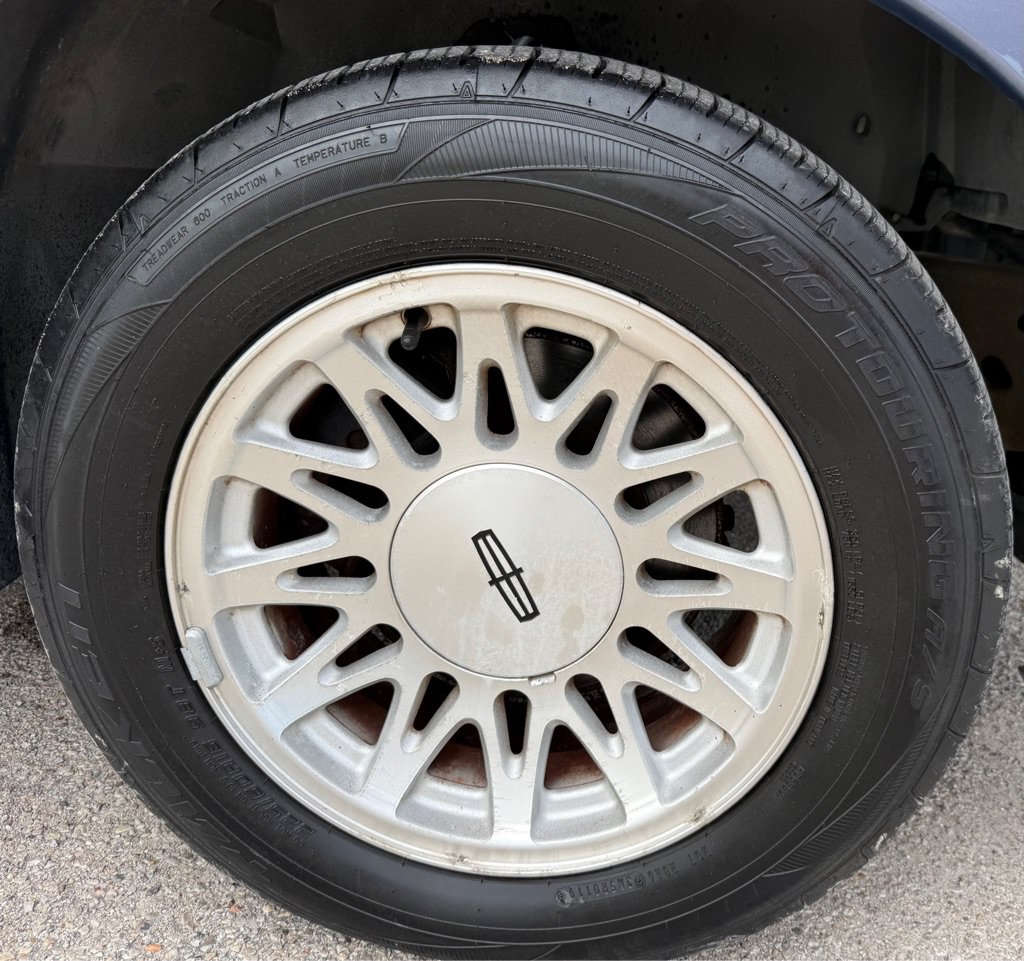 Used 1999 Lincoln Town Car Signature RWD image 20